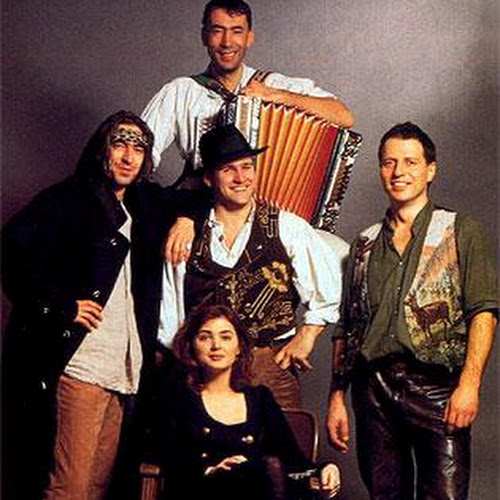 Hubert von Goisern und die Alpinkatzen