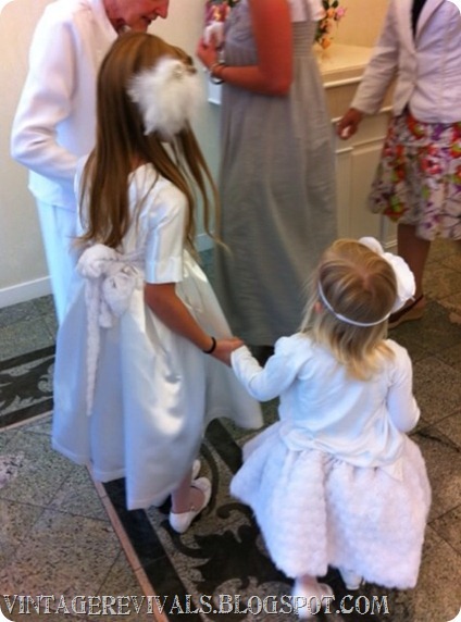[girls%2520at%2520the%2520temple%255B3%255D%255B2%255D.jpg]