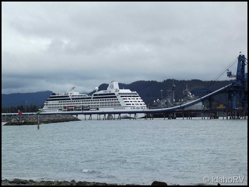 Cruise-Ship-at-Dock