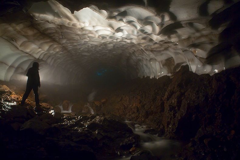 kamchatka-ice-tunnel-7