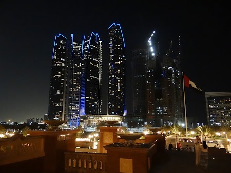 Abu Dhabi noaptea