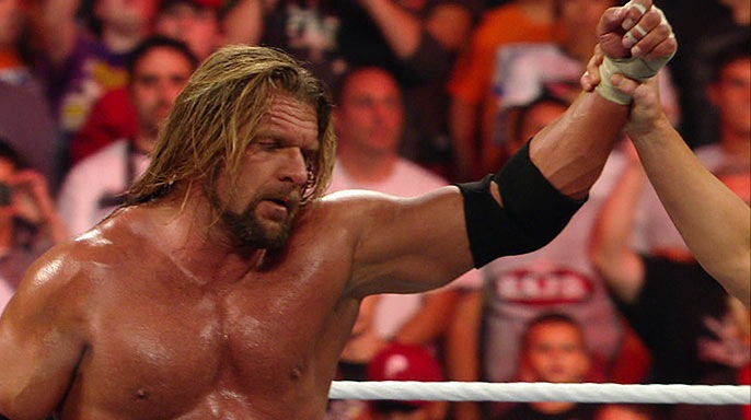 Administración en caos, Triple H es todavía el CEO