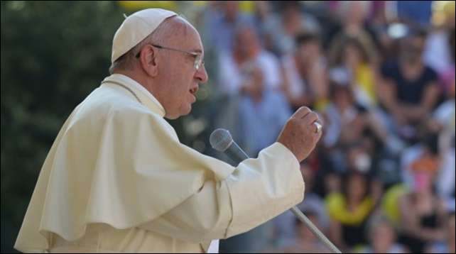 Pope Francis delivering a speech in Isernia, during his visit in the Molise region, 6 July 2014. Photo: Alberto Pizzoli / AFP / Getty Images