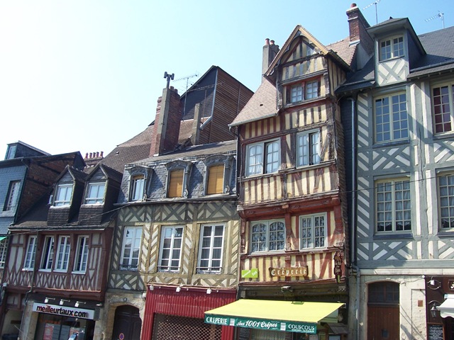 [2012.07.26006maisonscolombages2.jpg]