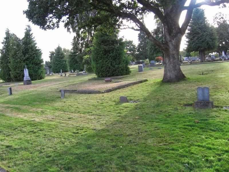 [IMG_3888-Salem-Pioneer-Cemetery-in-S%255B2%255D.jpg]