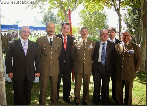 Los generales Alcañiz y Conde, el Teniente Coronel Calabuig y la comisión de nuestra Cofradía 