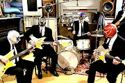 Los Straitjackets