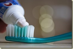 toothbrush_with_toothpaste_isolated_on_white_1340455940[1]