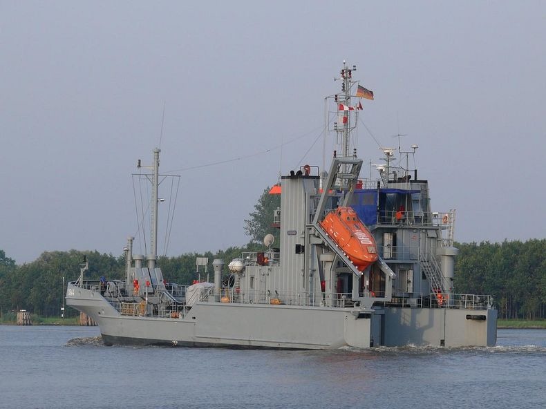bottsand-oil-recovery-ship-5