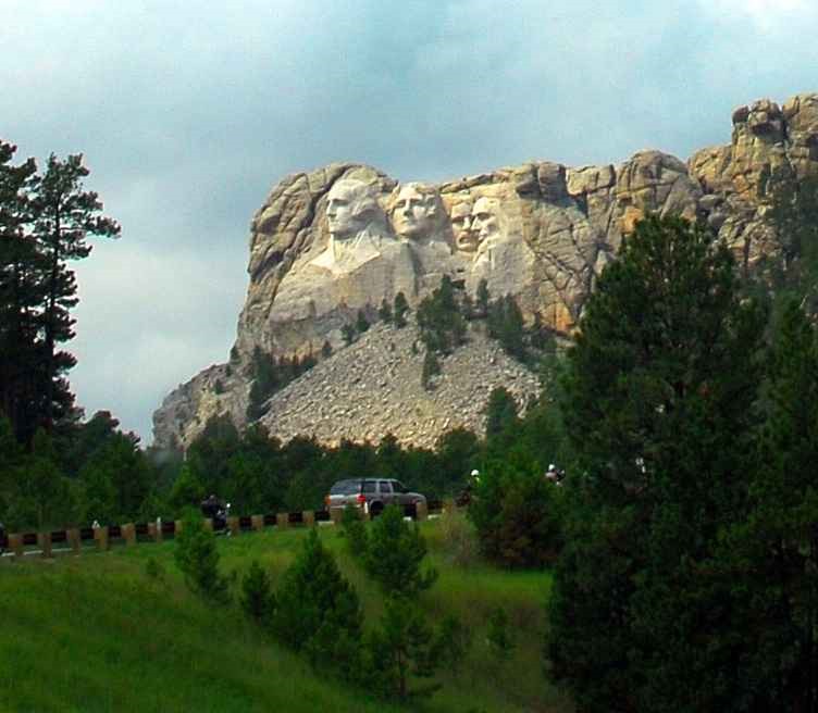 [Mount-Rushmore4.jpg]