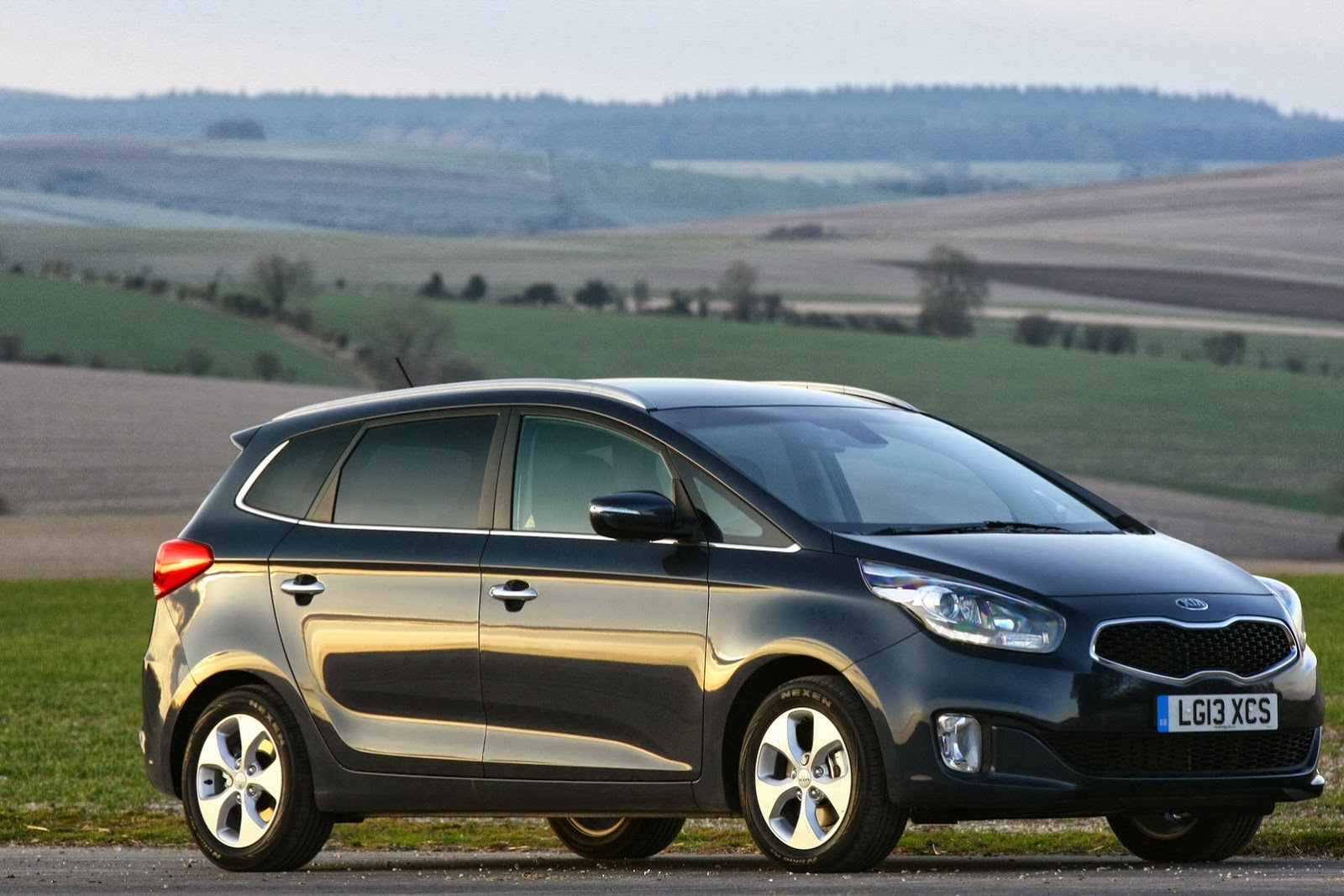 [Kia-Carens-New-12%255B2%255D.jpg]