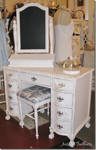 07 White desk 07 White desk