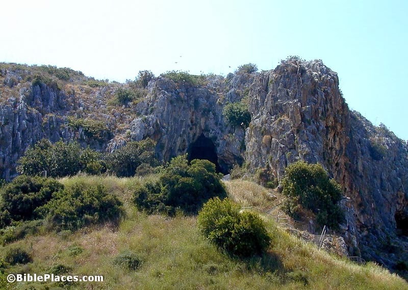 [Mount-Carmel-cave-with-prehistoric-r.jpg]