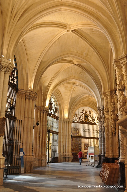 [063-Burgos.-Catedral.-Interior---DSC%255B1%255D.jpg]