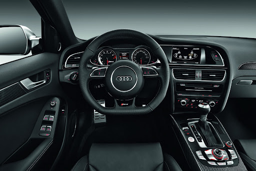 2013-Audi-RS4-Avant-13.jpg