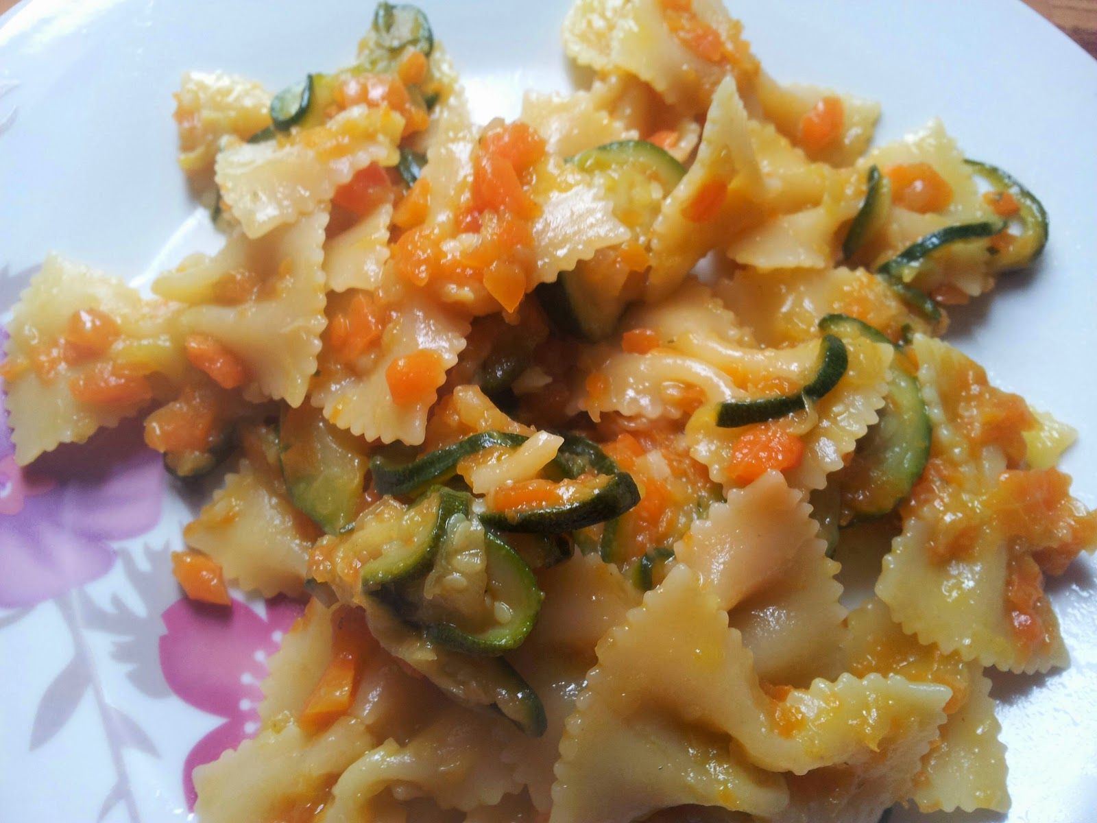 Pasta con zucchine e carote