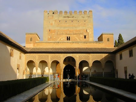 01. Palatul Alhambra - Granada, Spania.JPG