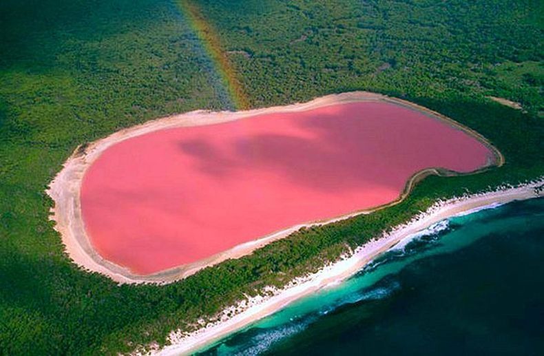 Hillier - pozoruhodné austrálske jazero. Pýši sa svojou netradičnou svetloružovou farbou.