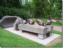 2012.06.05-056 sculptures dans le jardin Lecoq