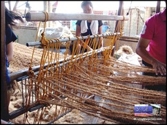 Weaving nets in coco fiber loom