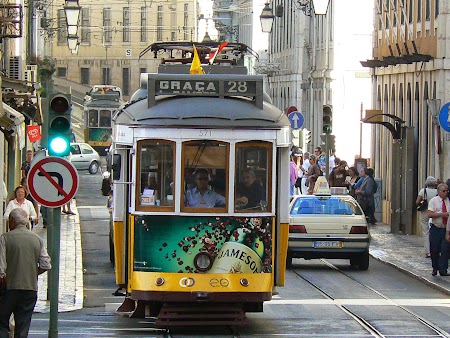 02. Tramvaiul 28 - tramvaiul istoric din Lisabona.JPG