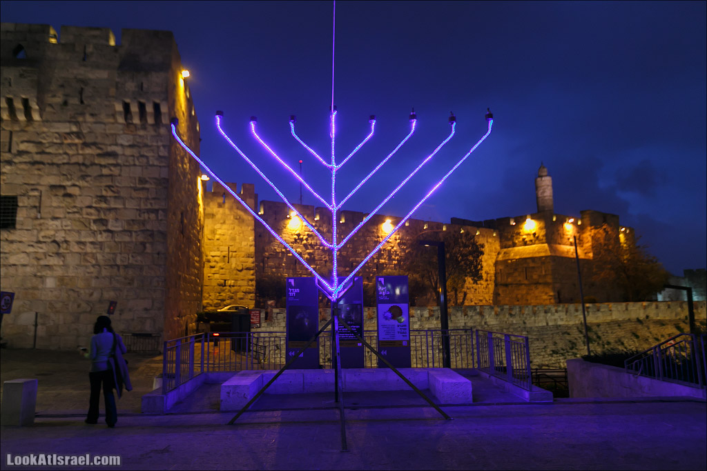 Ханука в старом городе в Иерусалиме. LookAtIsrael.com - Фото путешествия по Израилю | Hanukkah in Old City of Jerusalem | חנוכה בעיר העתיקה ירושלים