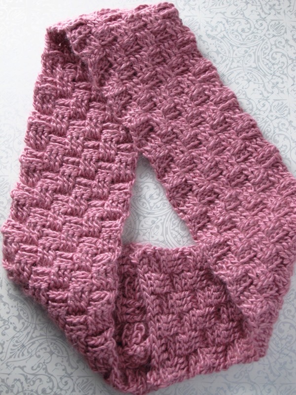 DIY-Sakura-Crocheted-Basketweave-Möbius-Cowl-004-768x1024