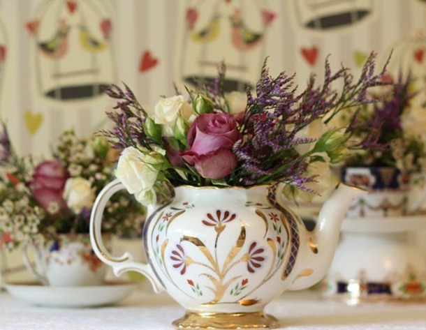 tea-pot-with-flowers-vintage-wedding-flowers