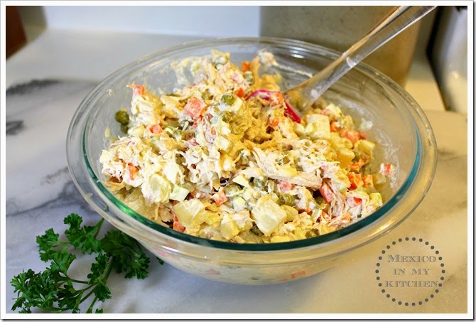 Mexican Chicken Salad | Mexican recipe with carrots, potatoes, peas and mayonnaise. Perfect to eat with saltine crackers, tostadas, sandwiches.