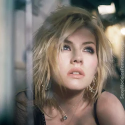 Elisha Cuthbert PhotoShoots Foto 43