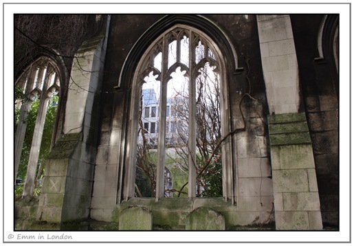 Looking into St Dunstan in the East from the outside