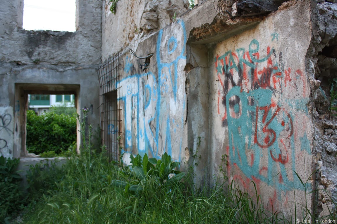 [Ruined%2520house%252C%2520Mostar%255B3%255D.jpg]