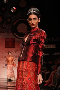 JJ Valaya's collection at Day 1 - LFW Winter Festive 2011 (5)