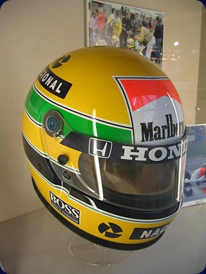 450px-AyrtonSennasFullFaceHelmet