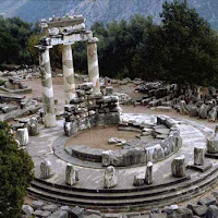 Tholos de Atenea Pronaia en Delfos