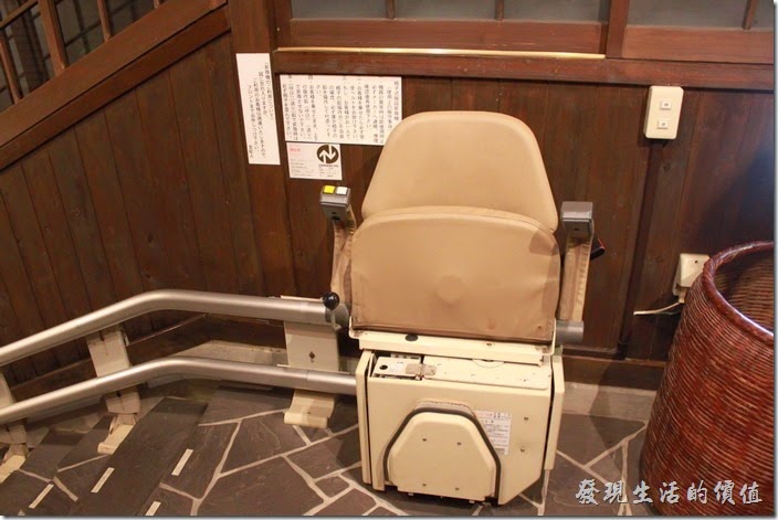日本北九州-由布院-彩岳館。這個就是前往溫泉泡湯區的升降梯座椅了。