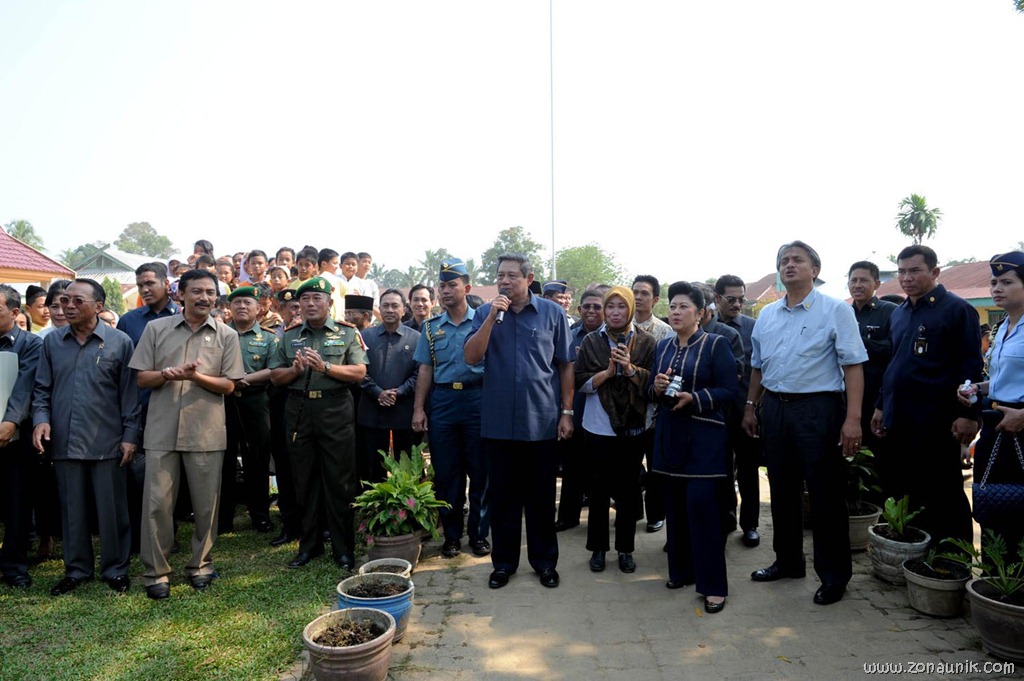 [foto%2520keseharian%2520Presiden%2520Indonesia%2520Susilo%2520Bambang%2520Yudhoyono%2520%252832%2529%255B4%255D.jpg]