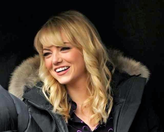 Celebrity-Inspired Hairstyles With Bangs imgee405154f04eab1fa