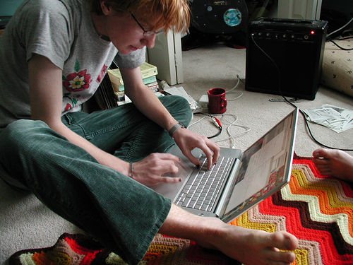 Cómo es el día normal de una persona adicta a internet Cómo es el día normal de una persona adicta a internet