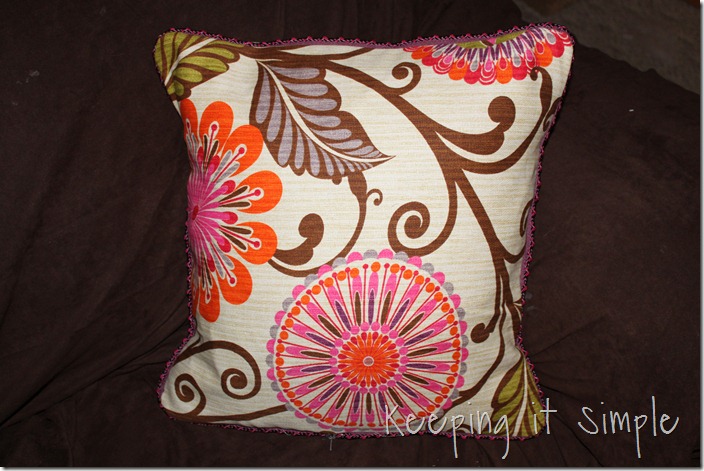 Piping on a pillow (19)