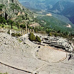 84.- Teatro de Delfos
