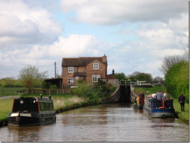 looking back at teh lock cottage