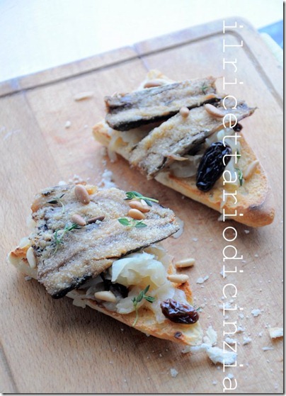 crostoni con sardine gratinate + cipolle ai pinoli e uvetta