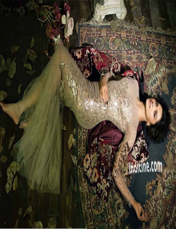 [Deepika-Padukone-Latest%2520Photoshoot%2520for%2520Vogue%2520%25283%2529%255B11%255D.jpg]