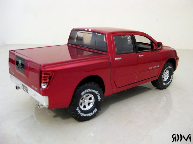 Nissan titan diecast model #3