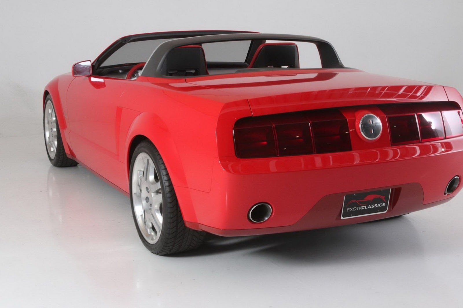 [2004-Ford-Mustang-GT-Convertible-Concept-3%255B4%255D.jpg]