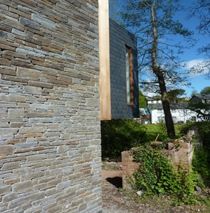 fachada de casa rustica con madera y piedra vista fachada de casa rustica con madera y piedra vista