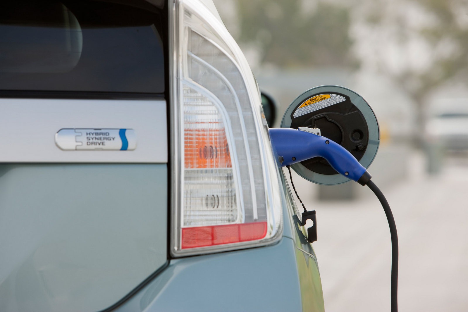 [Toyota-Prius-Plug-In-Charging%255B2%255D.jpg]