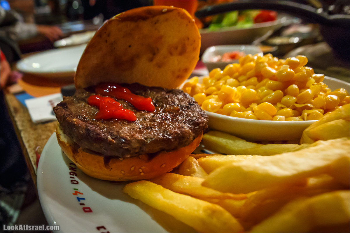 Ресторан израильской кухни Нафис | LookAtIsrael.com - Фото путешествия по Израилю | יש נאפיס בעיר