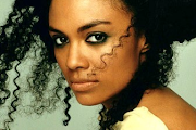 Amel Larrieux